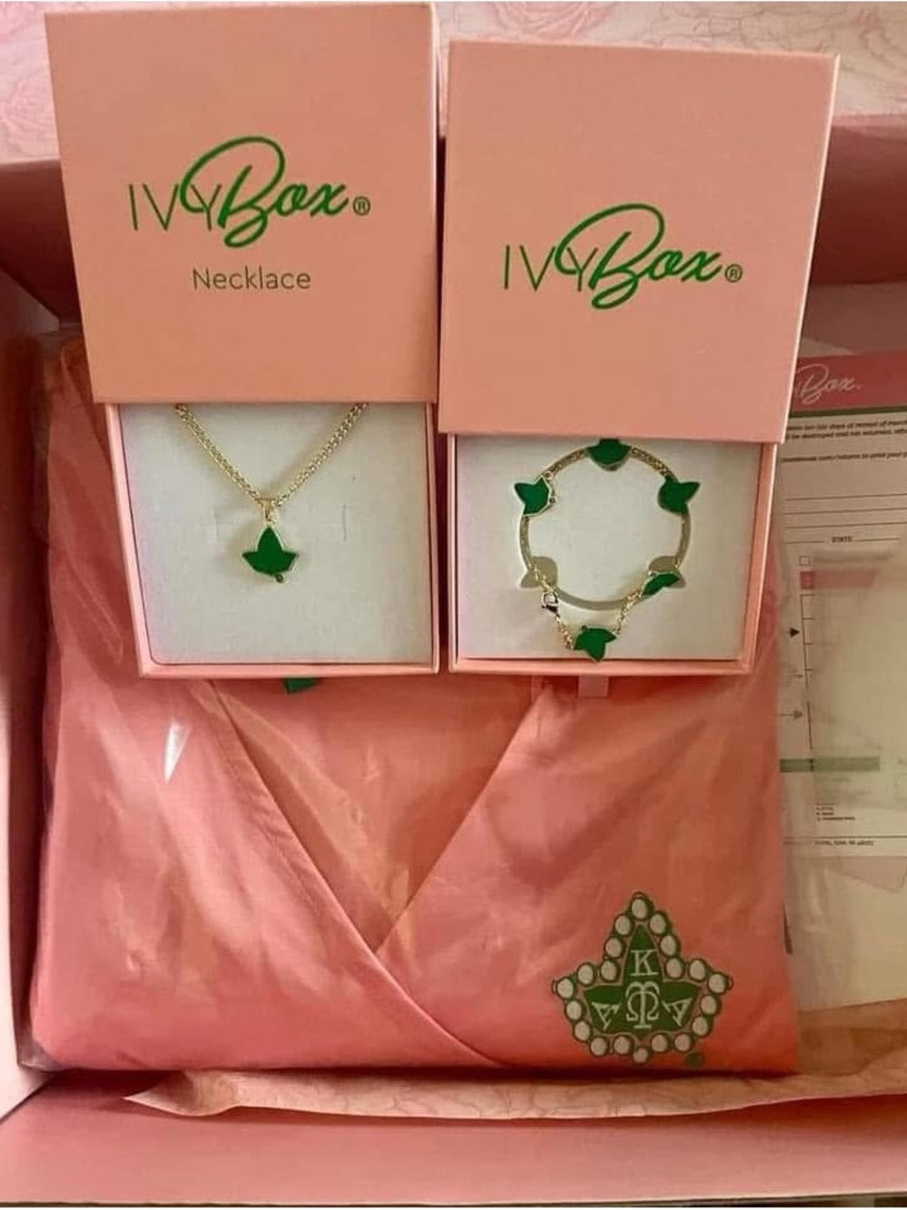 Ivy Box Green Clover Necklace and Bracelet Set